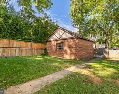 3719 Windom Place Nw - Photo Thumbnail 38