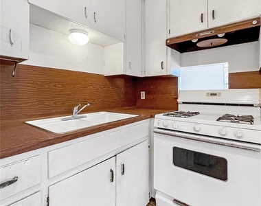 2502 Cecil Dr - Photo Thumbnail 6