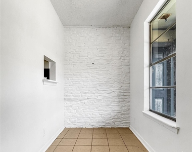 2502 Cecil Dr - Photo Thumbnail 3