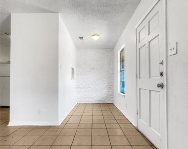 2502 Cecil Dr - Photo Thumbnail 2