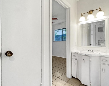 2502 Cecil Dr - Photo Thumbnail 7