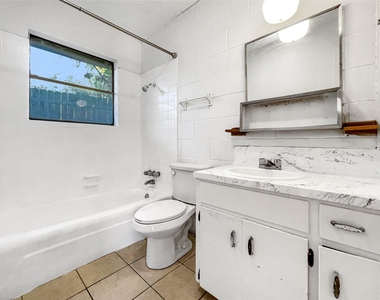 2502 Cecil Dr - Photo Thumbnail 8