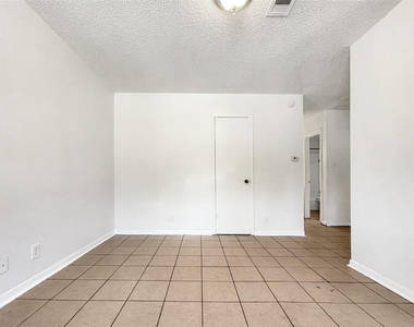 2502 Cecil Dr - Photo Thumbnail 5