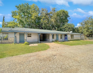 2502 Cecil Dr - Photo Thumbnail 15