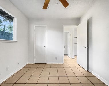 2502 Cecil Dr - Photo Thumbnail 10
