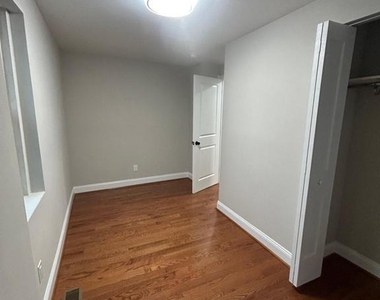 1922 Capitol Avenue Ne - Photo Thumbnail 23