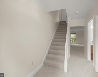 3287 Sutton Place Nw - Photo Thumbnail 1