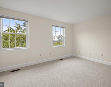 3287 Sutton Place Nw - Photo Thumbnail 12