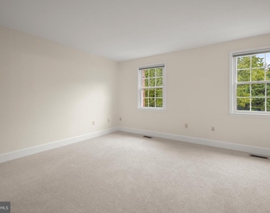 3287 Sutton Place Nw - Photo Thumbnail 15