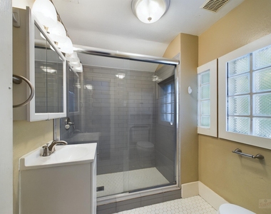 705 E 32nd St - Photo Thumbnail 16