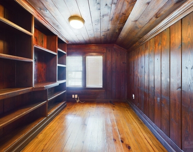 705 E 32nd St - Photo Thumbnail 6