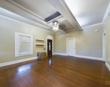 705 E 32nd St - Photo Thumbnail 5