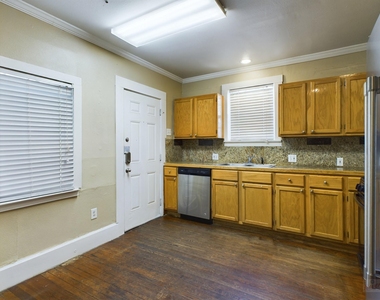 705 E 32nd St - Photo Thumbnail 11