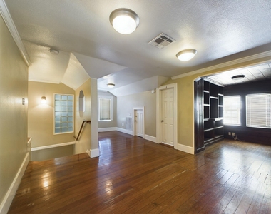 705 E 32nd St - Photo Thumbnail 25