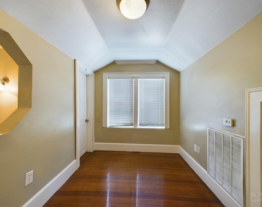705 E 32nd St - Photo Thumbnail 15