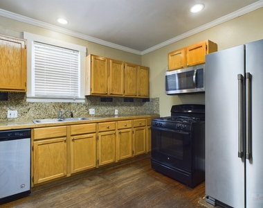 705 E 32nd St - Photo Thumbnail 9