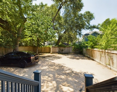 705 E 32nd St - Photo Thumbnail 12