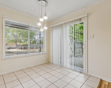 4703 Sagebrush Cir - Photo Thumbnail 3