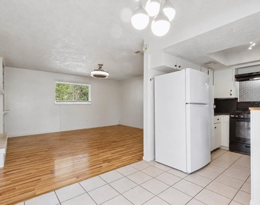 4703 Sagebrush Cir - Photo Thumbnail 4