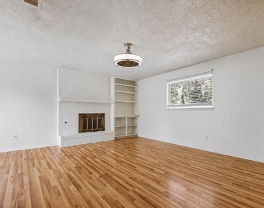 4703 Sagebrush Cir - Photo Thumbnail 1