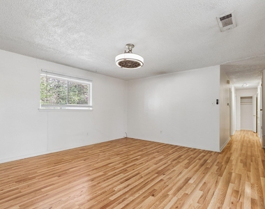 4703 Sagebrush Cir - Photo Thumbnail 7