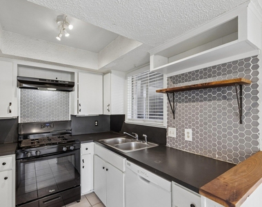 4703 Sagebrush Cir - Photo Thumbnail 5