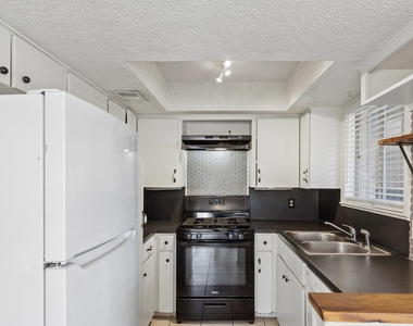 4703 Sagebrush Cir - Photo Thumbnail 6