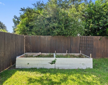 9024 Heiden Ln - Photo Thumbnail 32