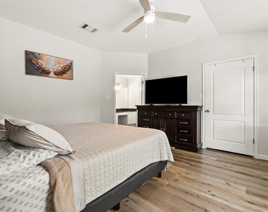 9024 Heiden Ln - Photo Thumbnail 19