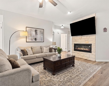 9024 Heiden Ln - Photo Thumbnail 13