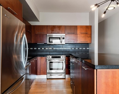 603 Davis St - Photo Thumbnail 3