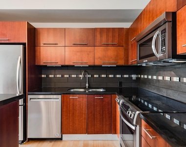603 Davis St - Photo Thumbnail 2