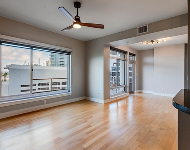 603 Davis St - Photo Thumbnail 5