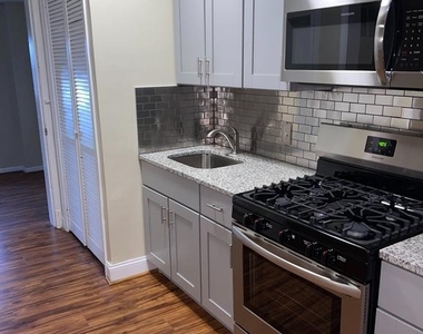 2210 Nicholson Street Se - Photo Thumbnail 7