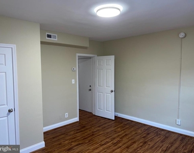 2210 Nicholson Street Se - Photo Thumbnail 2