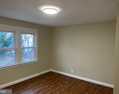 2210 Nicholson Street Se - Photo Thumbnail 4