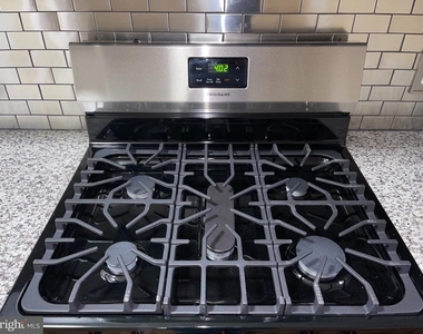 2210 Nicholson Street Se - Photo Thumbnail 9