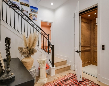 1529 Barton Springs Rd - Photo Thumbnail 22