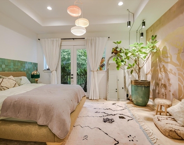 1529 Barton Springs Rd - Photo Thumbnail 8