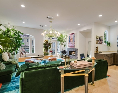 1529 Barton Springs Rd - Photo Thumbnail 3