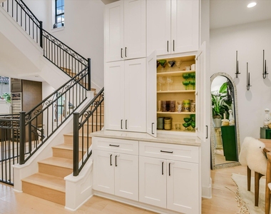 1529 Barton Springs Rd - Photo Thumbnail 5