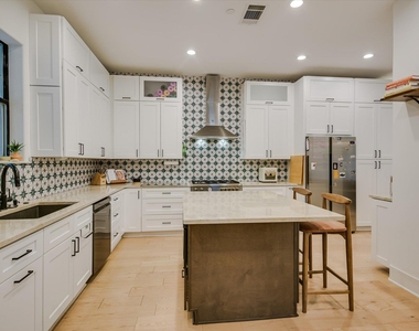 1529 Barton Springs Rd - Photo Thumbnail 7