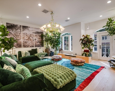 1529 Barton Springs Rd - Photo Thumbnail 2
