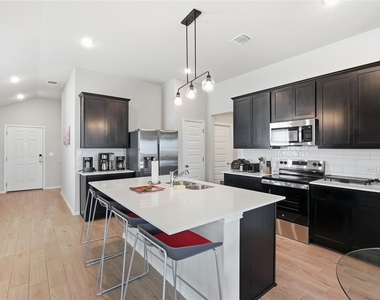 301 Old Stagecoach Rd - Photo Thumbnail 7