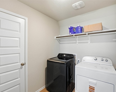 301 Old Stagecoach Rd - Photo Thumbnail 5