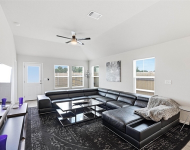 301 Old Stagecoach Rd - Photo Thumbnail 10