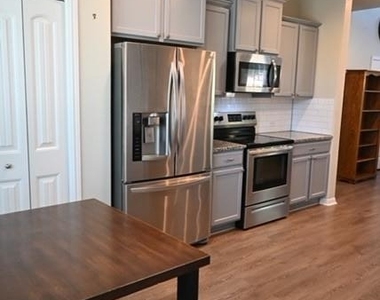 516 E Slaughter Ln - Photo Thumbnail 8