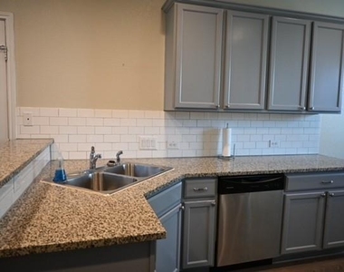 516 E Slaughter Ln - Photo Thumbnail 10
