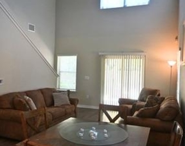 516 E Slaughter Ln - Photo Thumbnail 6