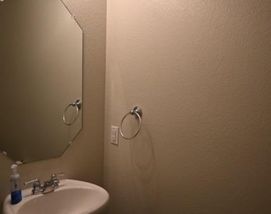 516 E Slaughter Ln - Photo Thumbnail 14